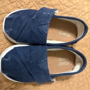 TOMS Kids Navy Canvas Sneakers